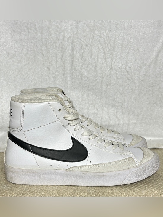 Nike Other - Nike Youth White GS Blazer Mid'77 Vintage Leather/Suede Sneakers Shoes SZ 6Y